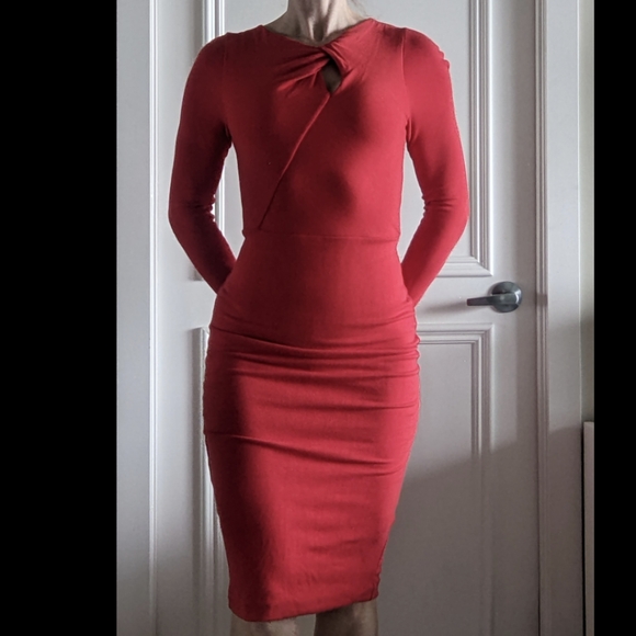 Red bodycon dress - Picture 2 of 7